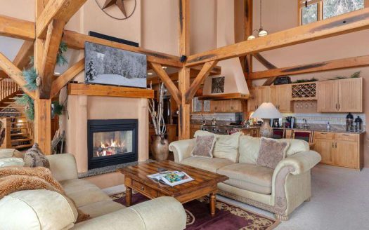 102 Double Eagle Way