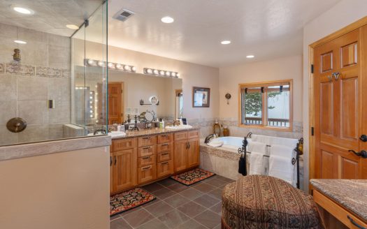 102 Double Eagle Way