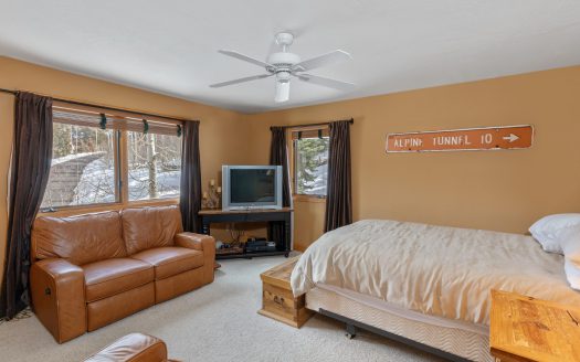 102 Double Eagle Way