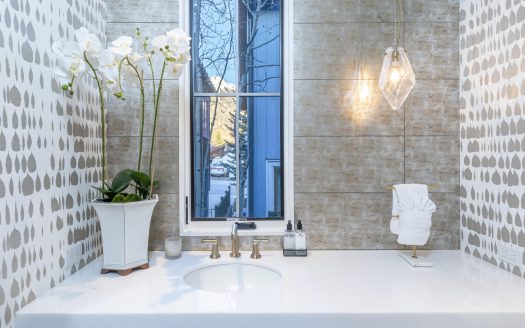 E 127 Columbia Avenue