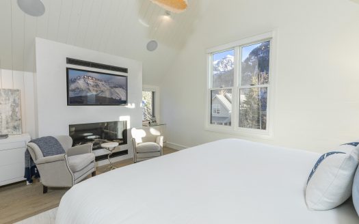 E 127 Columbia Avenue