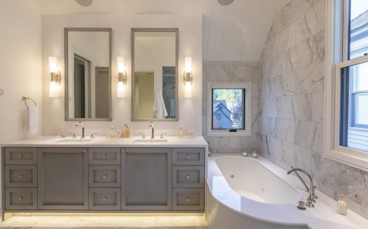 E 127 Columbia Avenue