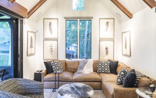 E 127 Columbia Avenue