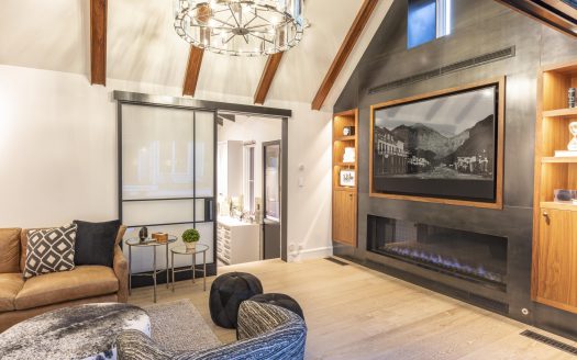 E 127 Columbia Avenue