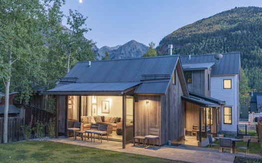 E 127 Columbia Avenue