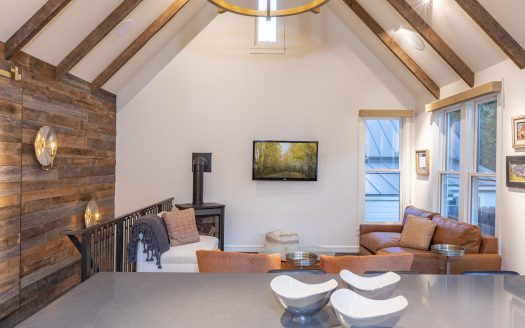 E 127 Columbia Avenue