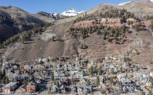 E 127 Columbia Avenue