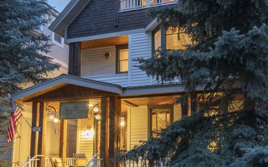 W 627 Colorado Avenue