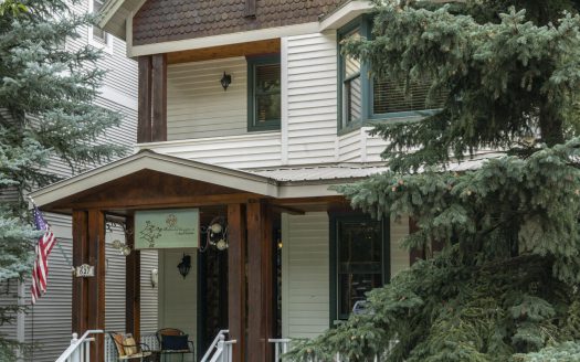 W 627 Colorado Avenue