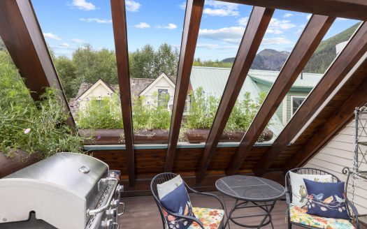 W 627 Colorado Avenue