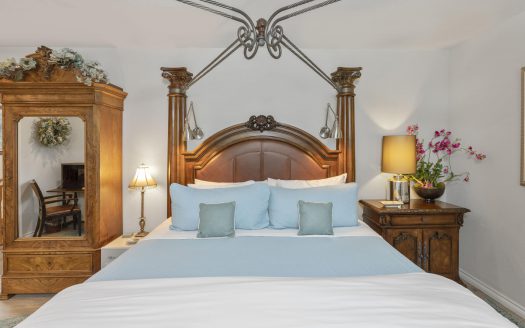 W 627 Colorado Avenue