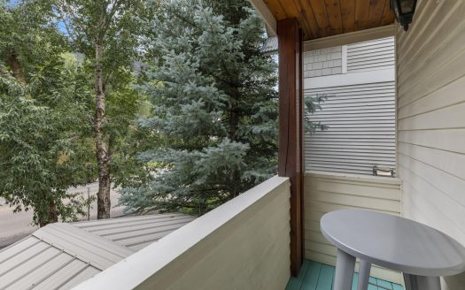 W 627 Colorado Avenue