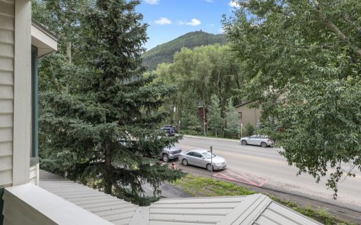 W 627 Colorado Avenue