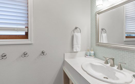 W 627 Colorado Avenue