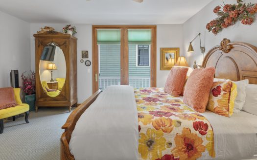 W 627 Colorado Avenue