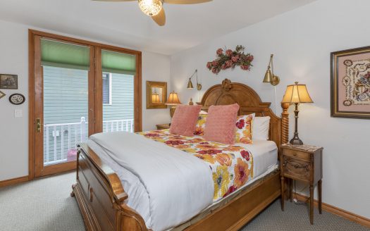 W 627 Colorado Avenue