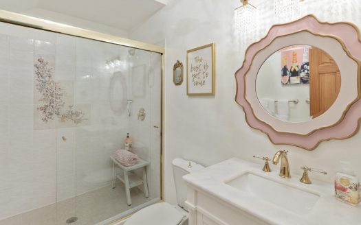 W 627 Colorado Avenue