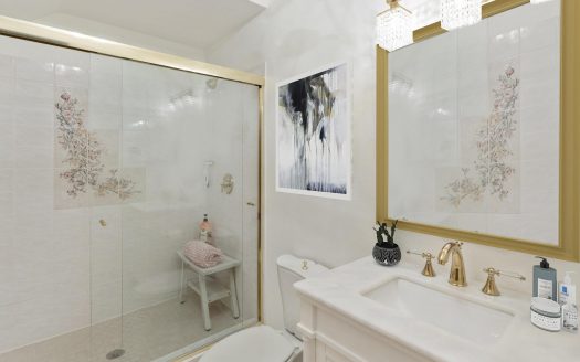 W 627 Colorado Avenue