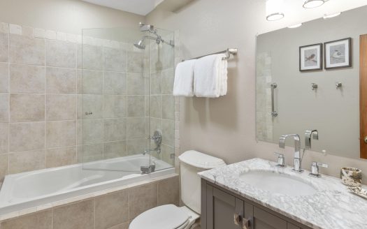 W 627 Colorado Avenue