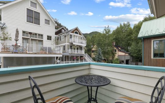 W 627 Colorado Avenue