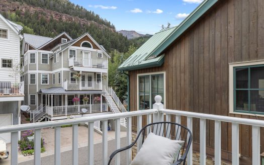 W 627 Colorado Avenue