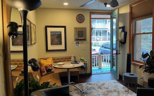 W 627 Colorado Avenue