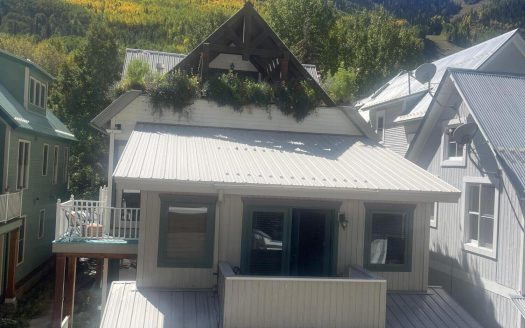 W 627 Colorado Avenue