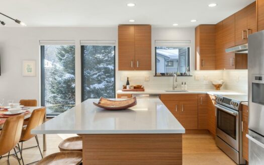 S 134 Tomboy Street 8