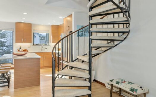 S 134 Tomboy Street 8