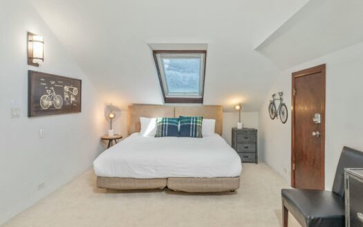 S 134 Tomboy Street 8