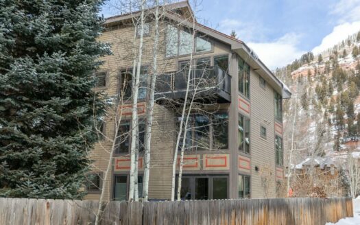 S 134 Tomboy Street 8