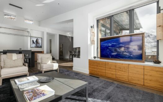 E 126 Colorado Avenue 126R