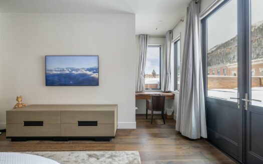 E 126 Colorado Avenue 126R