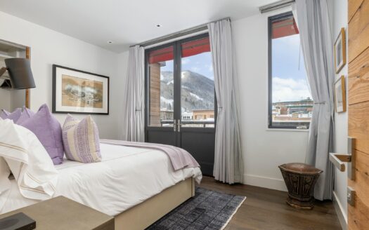 E 126 Colorado Avenue 126R