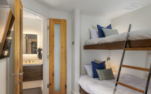 E 126 Colorado Avenue 126R