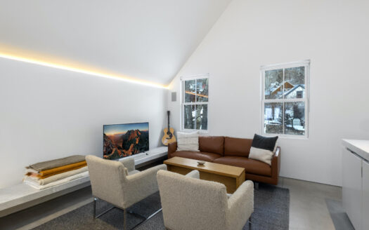 E 404 Columbia Avenue