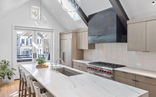 W 546 Pacific Avenue