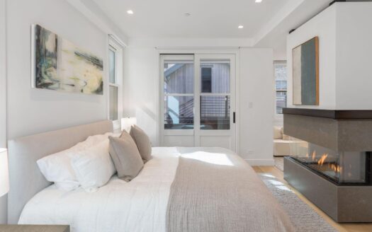 W 546 Pacific Avenue