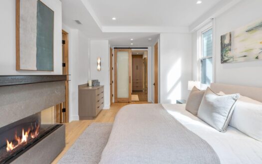 W 546 Pacific Avenue