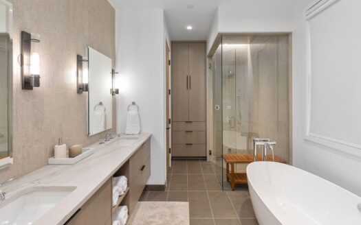 W 546 Pacific Avenue