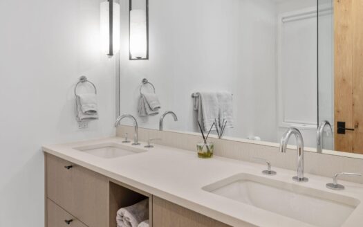 W 546 Pacific Avenue