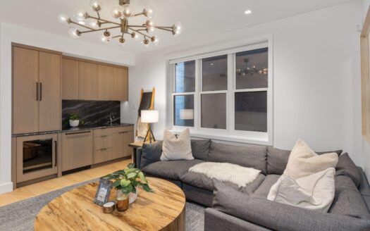 W 546 Pacific Avenue