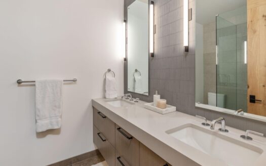 W 546 Pacific Avenue