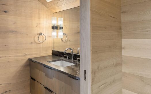 W 546 Pacific Avenue