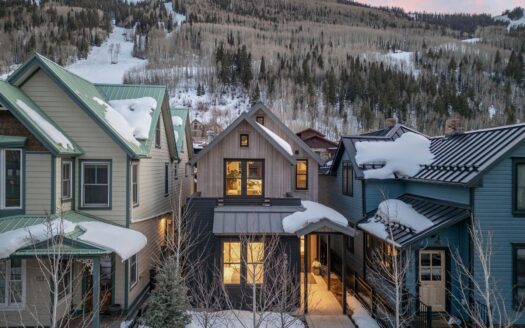 W 546 Pacific Avenue