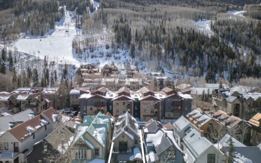 W 546 Pacific Avenue