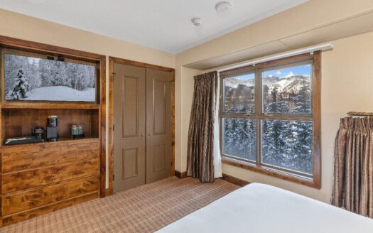 136 Country Club Drive 537