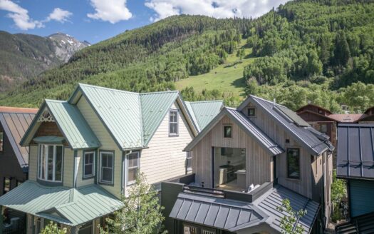 W 546 Pacific Avenue