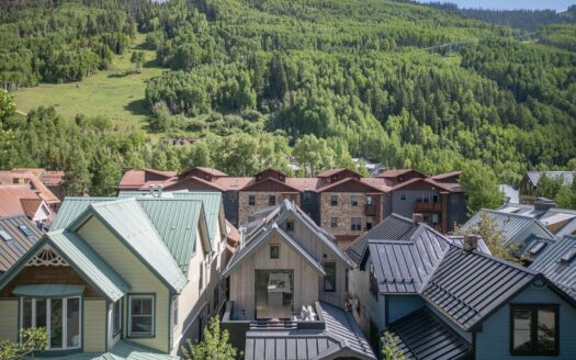 W 546 Pacific Avenue