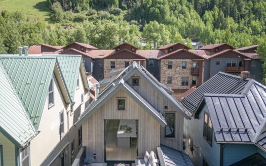 W 546 Pacific Avenue